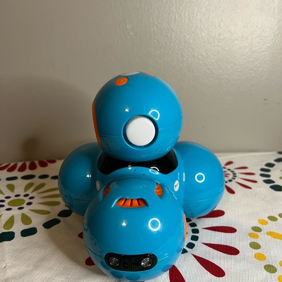 Wonder Workshop Dash Robot Kids Coding Programing Educational Toy Bots STEM - Picture 3 of 10